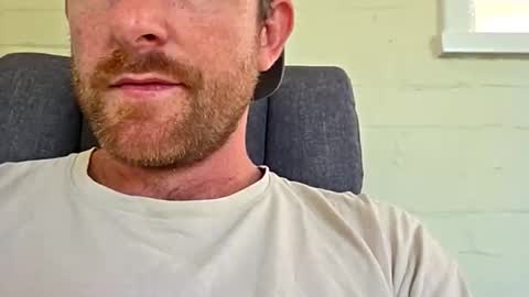 Snapshot of aussie_dadbod101 chatting on 10/15/25, 12:00 aussie_dadbod101 online show from 10/15/25, 12:00