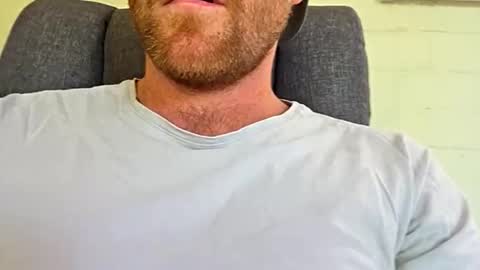 Snapshot of aussie_dadbod101 chatting on 10/15/25, 11:27 aussie_dadbod101 online show from 10/15/25, 11:27
