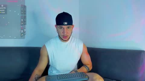 Snapshot of austin_curry chatting on 10/10/25, 12:20 A online show from 10/10/25, 12:20