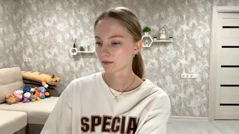 Annie online show from 10/08/25, 03:20