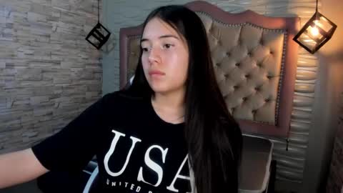 Snapshot of ava_broown chatting on 12/04/24, 11:02 online show from 12/04/24, 11:02