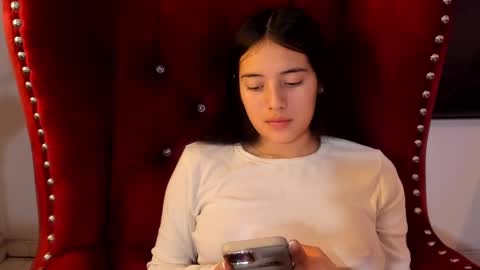 Snapshot of ava_broown chatting on 12/18/24, 08:42 online show from 12/18/24, 08:42
