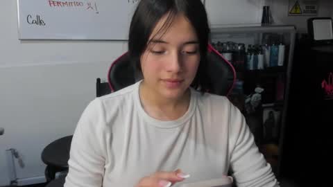 Snapshot of ava_broown chatting on 12/23/24, 05:17 online show from 12/23/24, 05:17