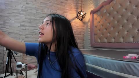 Snapshot of ava_broown chatting on 01/21/25, 03:15 online show from 01/21/25, 03:15