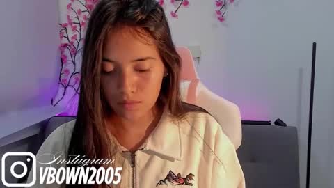 Snapshot of ava_broown chatting on 10/23/25, 02:22 online show from 10/23/25, 02:22