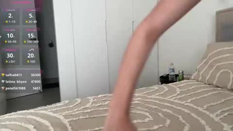 Ava  online show from 10/11/25, 10:08