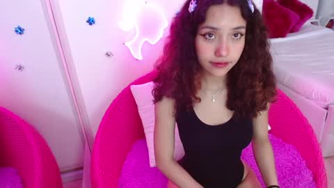 Snapshot of ava_williams_ chatting on 12/28/24, 01:06 AVA online show from 12/28/24, 01:06