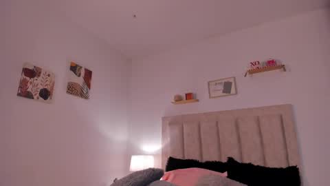 Snapshot of avaline_blanc chatting on 02/19/25, 03:39 Avaline Help me reach 100 likes TRANSMISSION EVERY DAY FROM 39 PM online show from 02/19/25, 03:39
