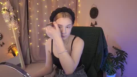 Snapshot of avaryder chatting on 10/03/25, 12:02 Ava online show from 10/03/25, 12:02