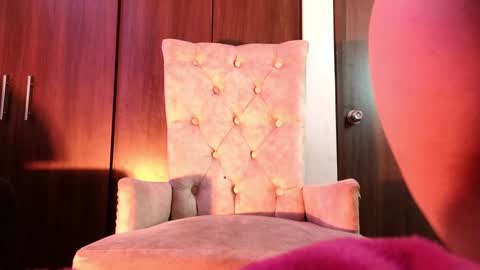 Snapshot of avi_frost chatting on 02/04/25, 06:14 Saraaaa independent model 3 online show from 02/04/25, 06:14