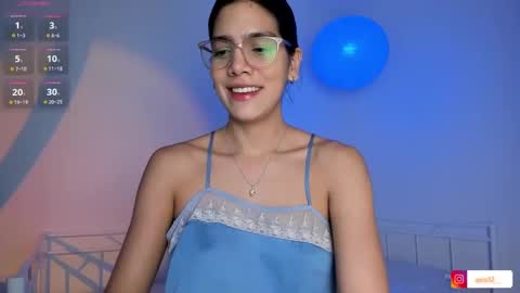 Snapshot of avis12_ chatting on 09/24/25, 04:49 Follow me Pvt and c2c is on online show from 09/24/25, 04:49