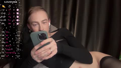 avril_pearly_ online show from 12/09/24, 04:15