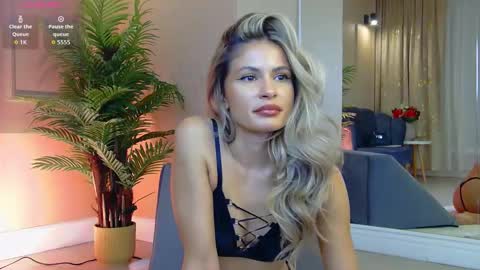 Snapshot of avrillcyrux chatting on 10/17/25, 08:28 AVRILL CYRUX online show from 10/17/25, 08:28