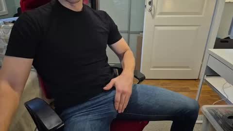 Snapshot of awesome_a chatting on 10/08/25, 10:02 A online show from 10/08/25, 10:02