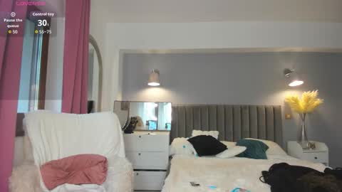 Snapshot of awesome_jolie chatting on 10/23/25, 06:23 Jolie online show from 10/23/25, 06:23