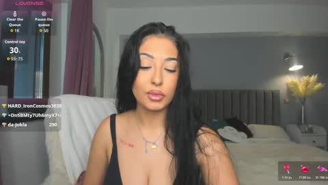 Snapshot of awesome_jolie chatting on 11/08/25, 06:57 Jolie online show from 11/08/25, 06:57