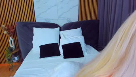 Snapshot of awww_ella chatting on 02/10/25, 05:03 Ella online show from 02/10/25, 05:03
