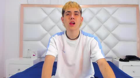 Snapshot of axel_cifer chatting on 01/03/25, 12:30 Axel cifer online show from 01/03/25, 12:30