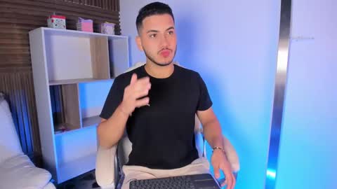 axel_grey_ online show from 09/20/25, 12:39