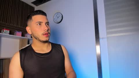 axel_grey_ online show from 09/21/25, 12:51