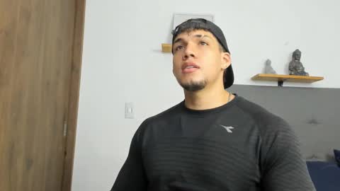 INDEPENDENT MODEL  online show from 10/01/25, 04:29