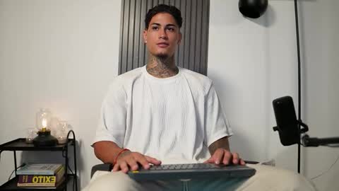 Agustin online show from 10/09/25, 08:51