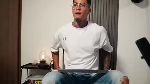 Agustin online show from 10/14/25, 08:09