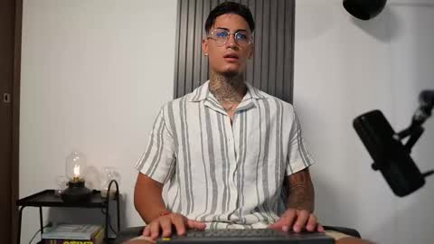 Agustin online show from 10/24/25, 08:16