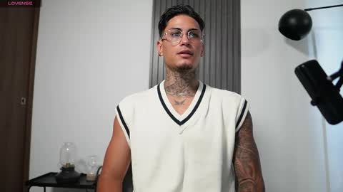 Agustin online show from 11/11/25, 07:14