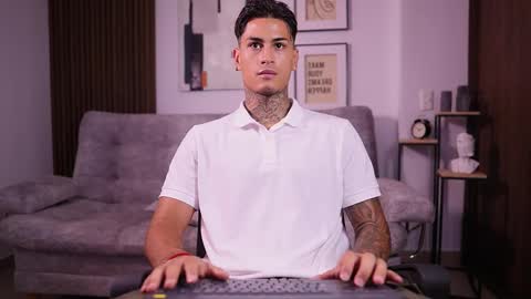 Agustin online show from 11/15/25, 08:05