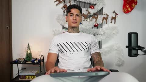 Agustin online show from 11/18/25, 08:35