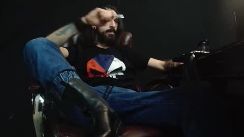 Snapshot of axelcolton chatting on 01/12/25, 05:45 AxelColton online show from 01/12/25, 05:45