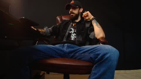 Snapshot of axelcolton chatting on 01/15/25, 07:05 AxelColton online show from 01/15/25, 07:05