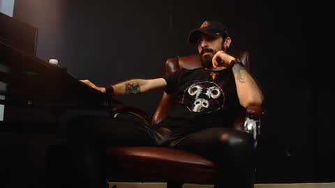 Snapshot of axelcolton chatting on 01/15/25, 10:06 AxelColton online show from 01/15/25, 10:06