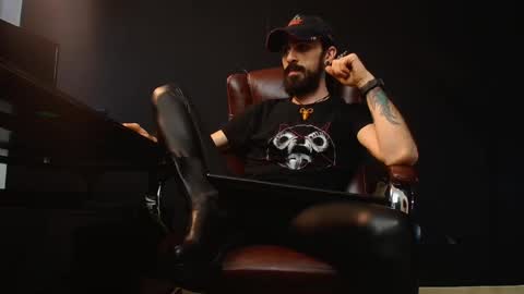 Snapshot of axelcolton chatting on 01/15/25, 01:20 AxelColton online show from 01/15/25, 01:20