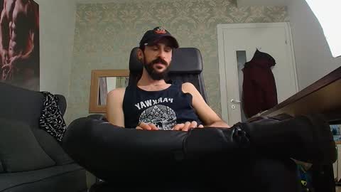 Snapshot of axelcolton chatting on 01/18/25, 02:02 AxelColton online show from 01/18/25, 02:02