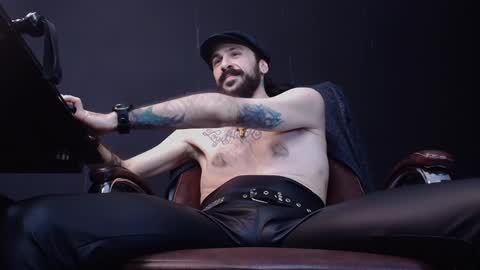 Snapshot of axelcolton chatting on 02/01/25, 10:15 AxelColton online show from 02/01/25, 10:15
