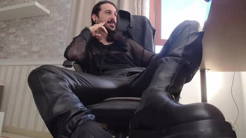 Snapshot of axelcolton chatting on 10/17/25, 10:29 AxelColton online show from 10/17/25, 10:29