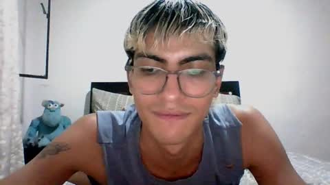 Snapshot of axellatino_ chatting on 12/05/24, 04:09 Axel online show from 12/05/24, 04:09