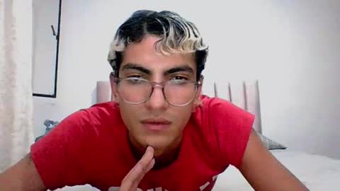 Snapshot of axellatino_ chatting on 12/11/24, 01:15 Axel online show from 12/11/24, 01:15