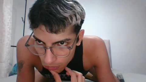 Snapshot of axellatino_ chatting on 12/24/24, 12:11 Axel online show from 12/24/24, 12:11
