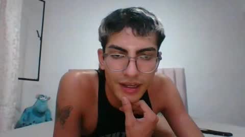 Snapshot of axellatino_ chatting on 12/24/24, 03:16 Axel online show from 12/24/24, 03:16