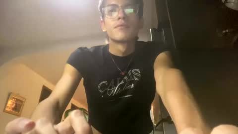 Snapshot of axellatino_ chatting on 12/30/24, 06:53 Axel online show from 12/30/24, 06:53