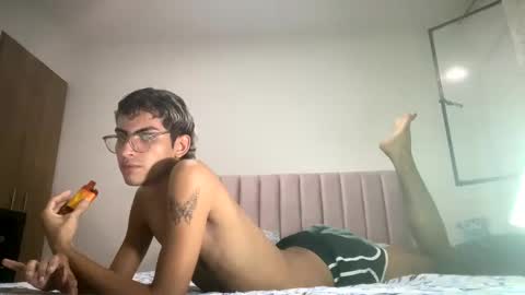 Snapshot of axellatino_ chatting on 01/03/25, 04:44 Axel online show from 01/03/25, 04:44