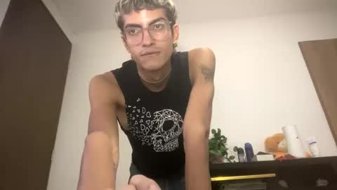 Snapshot of axellatino_ chatting on 01/06/25, 05:41 Axel online show from 01/06/25, 05:41