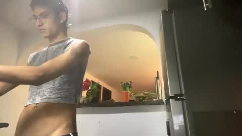 Snapshot of axellatino_ chatting on 01/11/25, 02:30 Axel online show from 01/11/25, 02:30