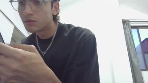 Snapshot of axellatino_ chatting on 02/02/25, 11:11 Axel online show from 02/02/25, 11:11