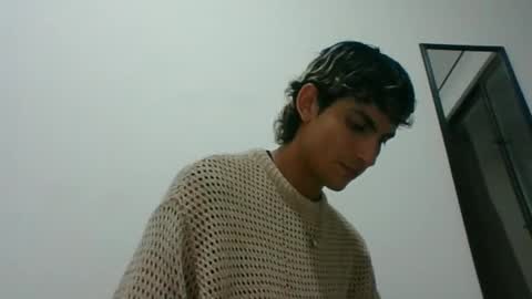 Snapshot of axellatino_ chatting on 03/05/25, 02:36 Axel online show from 03/05/25, 02:36