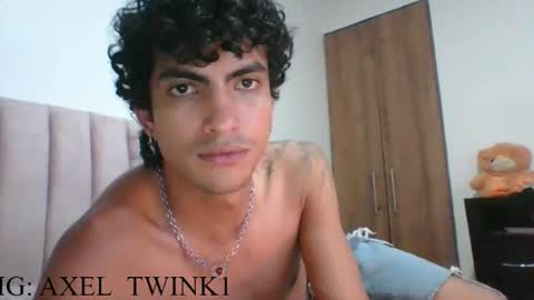 Snapshot of axellatino_ chatting on 09/25/25, 12:36 Axel online show from 09/25/25, 12:36