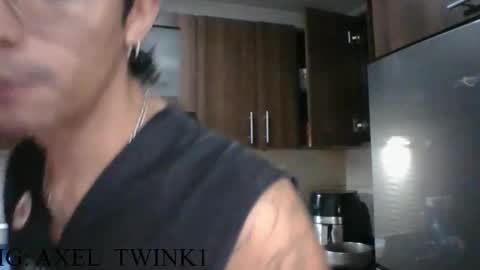 Snapshot of axellatino_ chatting on 10/07/25, 12:08 Axel online show from 10/07/25, 12:08
